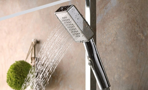 淋浴喷头需要定期更换吗淋浴喷头怎么清洗才能水量大(淋浴喷头多长时间更换)