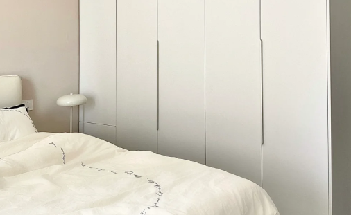 衣柜门到底一门到顶好还是分开好