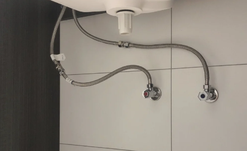 角阀装的太紧拆不下来里面跟着转角阀装的太紧拆不下来怎么办(角阀卸不掉怎么办)