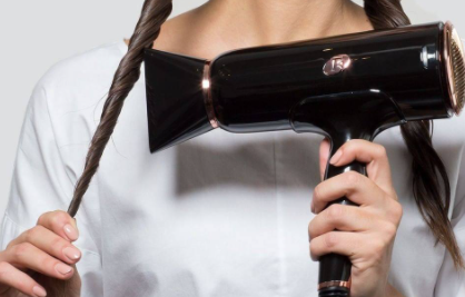 吹风机漏电麻手怎么办吹风机漏电还能用吗(吹风机漏电家里全断电了)