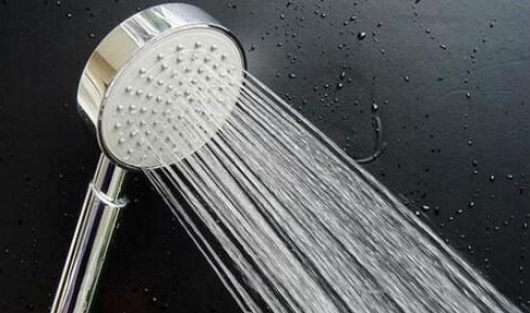 家里所有水流都变小了找谁修物业把水压调小了违法吗(家里水流小物业不管找谁投诉)