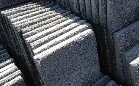 泡沫砖是什么材料做的泡沫砖可以做外墙的吗(泡沫砖有什么作用)