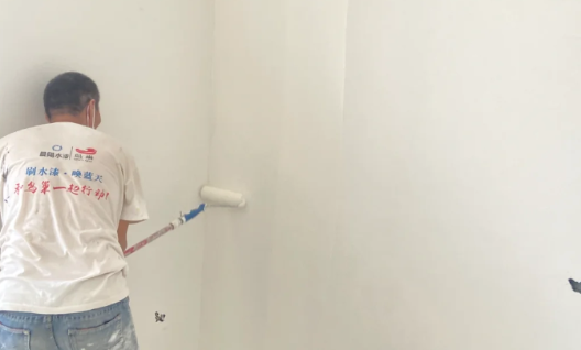 乳胶漆一天能刷2遍吗刚喷完乳胶漆就开窗户了怎么办(喷完乳胶漆一天可以搞卫生吗)