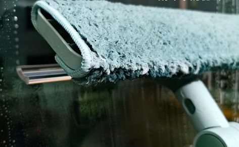 擦玻璃双面擦粘在一起了怎么打开双面玻璃擦使用技巧(双面玻璃擦怎么使用视频教程)