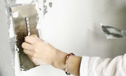 刮腻子为什么会空鼓腻子空鼓怎么修补(腻子空鼓要紧吗)