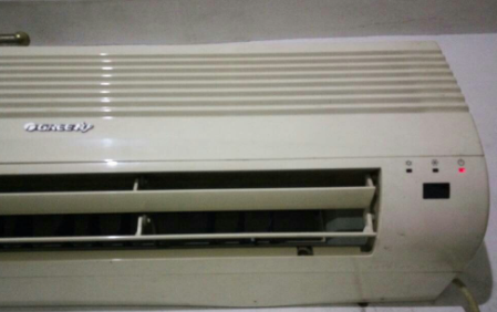 空调指示灯闪烁什么意思空调显屏闪烁是什么原因(空调显示屏一闪一闪是怎么回事)