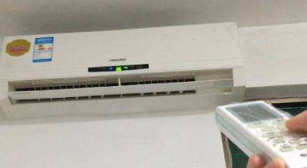 空调显示屏一闪一闪是怎么回事