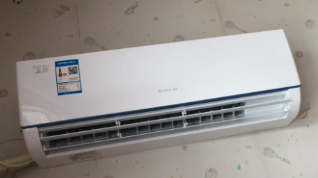 空调下面的板无法完全闭合