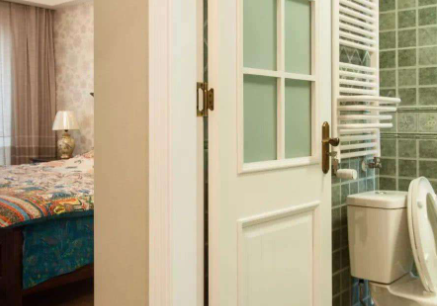 卫生间双层玻璃门碎了一面怎么更换