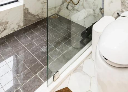 卫生间地砖一般什么尺寸卫生间地砖可以用大砖吗(卫生间地砖用大砖好吗)