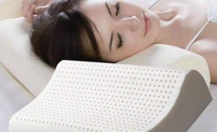 乳胶枕整块的好还是碎的填充的好碎乳胶枕和整块乳胶枕的区别(碎乳胶枕头还是整块好)