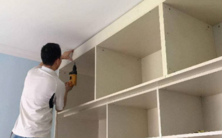 刮腻子再装柜子可以?