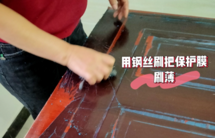 门上面的保护膜老化撕不掉怎么办