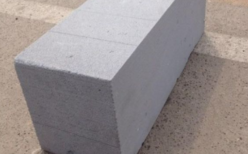 加气块可以砌在地砖上吗