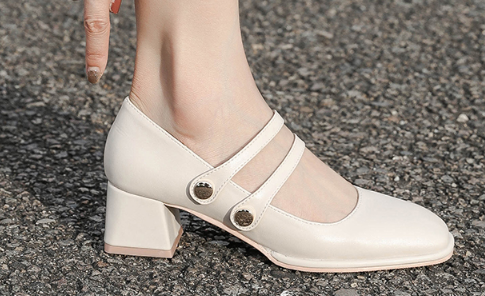 方口鞋子穿着带不住脚怎么办