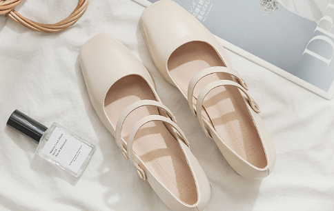 方口鞋老是掉怎么办方口鞋磨脚后跟的处理方法(方口鞋子穿着带不住脚怎么办)