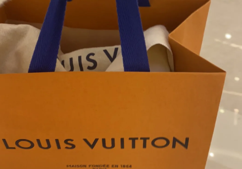 lv的包专柜可以保养吗