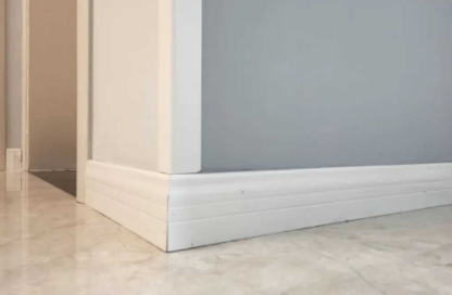 踢脚线位置发霉是怎么回事木质踢脚线发霉怎么处理(木质的踢脚线发霉了怎么办)