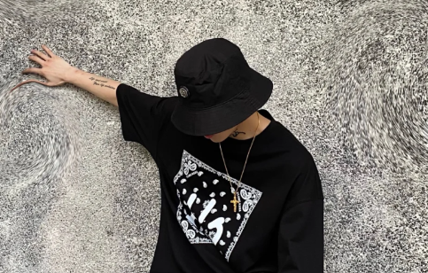 男生戴渔夫帽会被笑吗戴眼镜的男生戴渔夫帽好看吗(男生戴渔夫帽会被笑吗戴眼镜的男生戴渔夫帽好看吗)