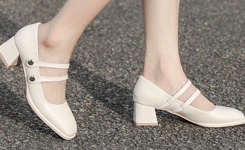 方口鞋子穿着带不住脚怎么办