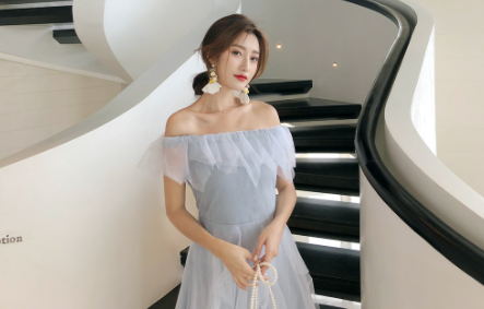 一字肩的衣服怎么穿内衣