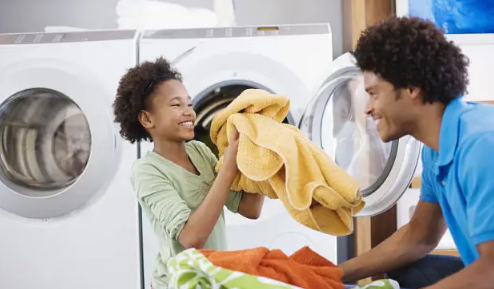 衣服可以囤两三天再洗吗衣服放三天再洗会不会怎么样(衣服可以放几天再洗)