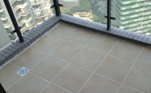 封闭阳台留地漏好吗