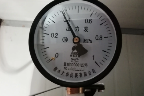 小区水压不足谁负责为什么物业不愿意调高水压(水压不够物业不给调压)