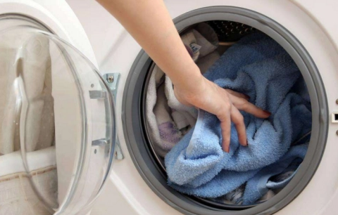 夏天衣服汗味洗了还有怎么办夏天洗衣服怎么去汗味(夏天衣服的汗臭味如何去除)