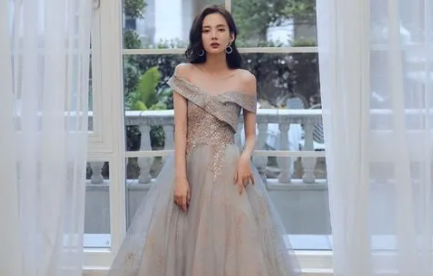 一字肩的衣服怎么穿内衣