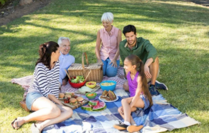 裤子弄上绿草怎么洗陈旧青草汁弄到裤子上怎么洗(裤子上沾了草的绿浆怎么办)