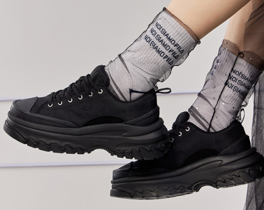 不是白色的帆布鞋需要用白纸包吗晒帆布鞋是不是必须包白纸(白色帆布鞋为什么会发黄)