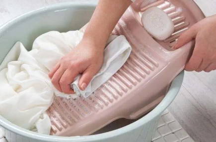 夏天衣服的汗臭味如何去除