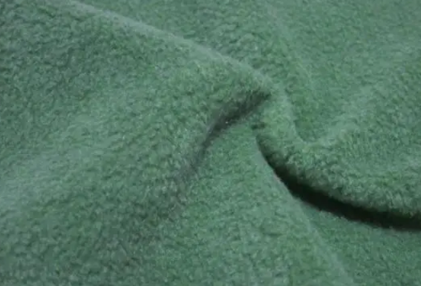 摇粒绒是不是容易粘灰尘黑色摇粒绒外套容易沾灰怎么办(摇粒绒外套容易起球吗)