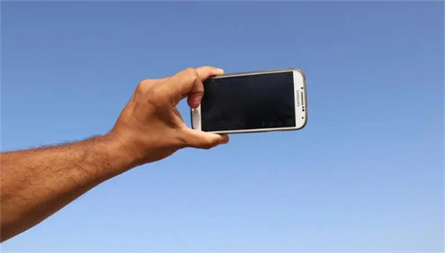 离手机15厘米有辐射吗睡觉手机辐射对人体的危害有多大(离手机辐射多远安全)