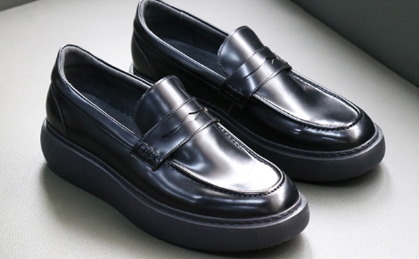 鸡皮皮鞋脏了旧了怎么办鸡皮皮鞋碰到油怎么打理(鸡皮的鞋子怎么擦)