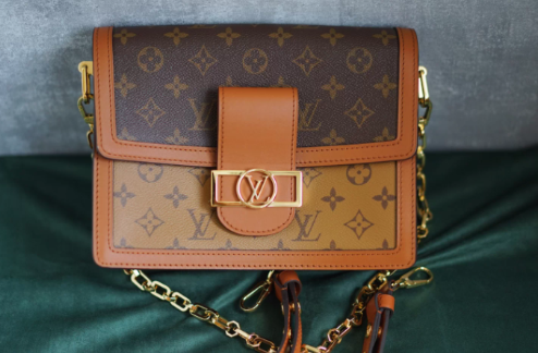 lv达芙妮中号好看还是大号好看