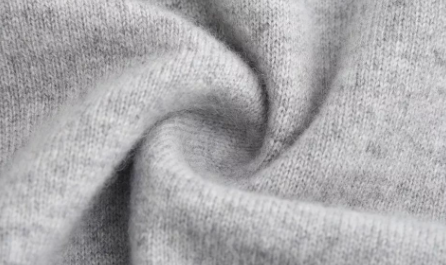 羊绒裤会鼓包吗