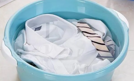 洗衣服泡沫没冲干净晒干会怎么样