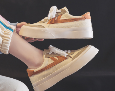 帆布鞋为什么穿着就歪了帆布鞋穿歪了怎么办(帆布鞋穿起来什么感觉)