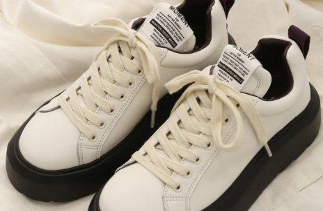 卸妆水擦鞋是真的干净吗卸妆水擦鞋会对鞋有伤害么(卸妆水洗鞋子)