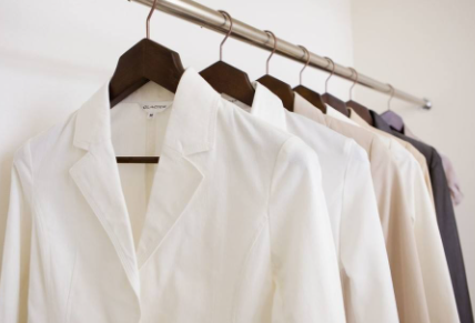 新衣服第一次洗怎么样才能不褪色