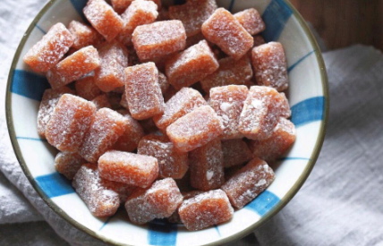 糖黏到衣服上怎么办