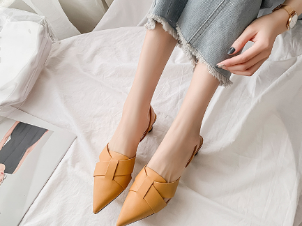 凉鞋走路的时候噗噗的响