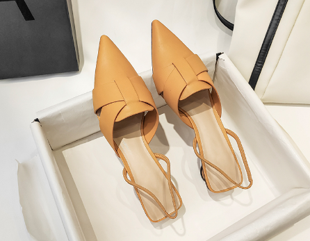 凉鞋走路时鞋子噗噗响是咋回事凉鞋走路时鞋子噗噗响怎么办(凉鞋走路的时候噗噗的响)