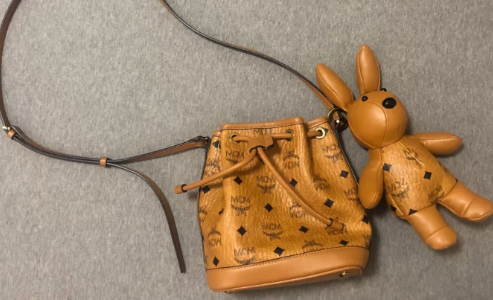 MCM菜篮子和水桶包哪个值得入手MCM菜篮子和信封包哪个好看(mcm包包菜篮子是皮子的吗)