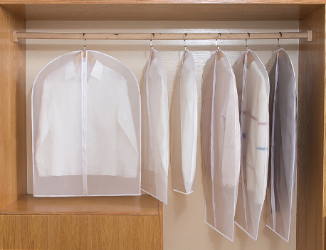 衣服有必要套防尘袋吗衣服长期放防尘袋好不好(衣服防尘罩买回来要洗吗)