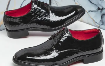 漆皮鞋可以用鞋油吗漆皮鞋可以用马油来保养吗(漆皮皮鞋划痕怎么修复)