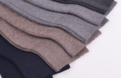 羊绒裤怎么洗不缩水羊绒裤洗缩水了怎么办啊(羊毛衫洗缩水了怎么复原)