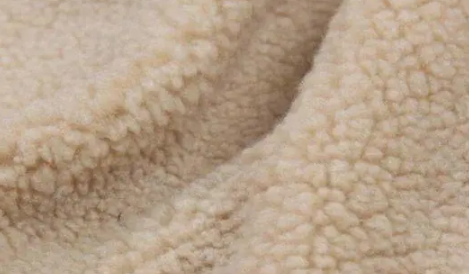 摇粒绒容易变形吗